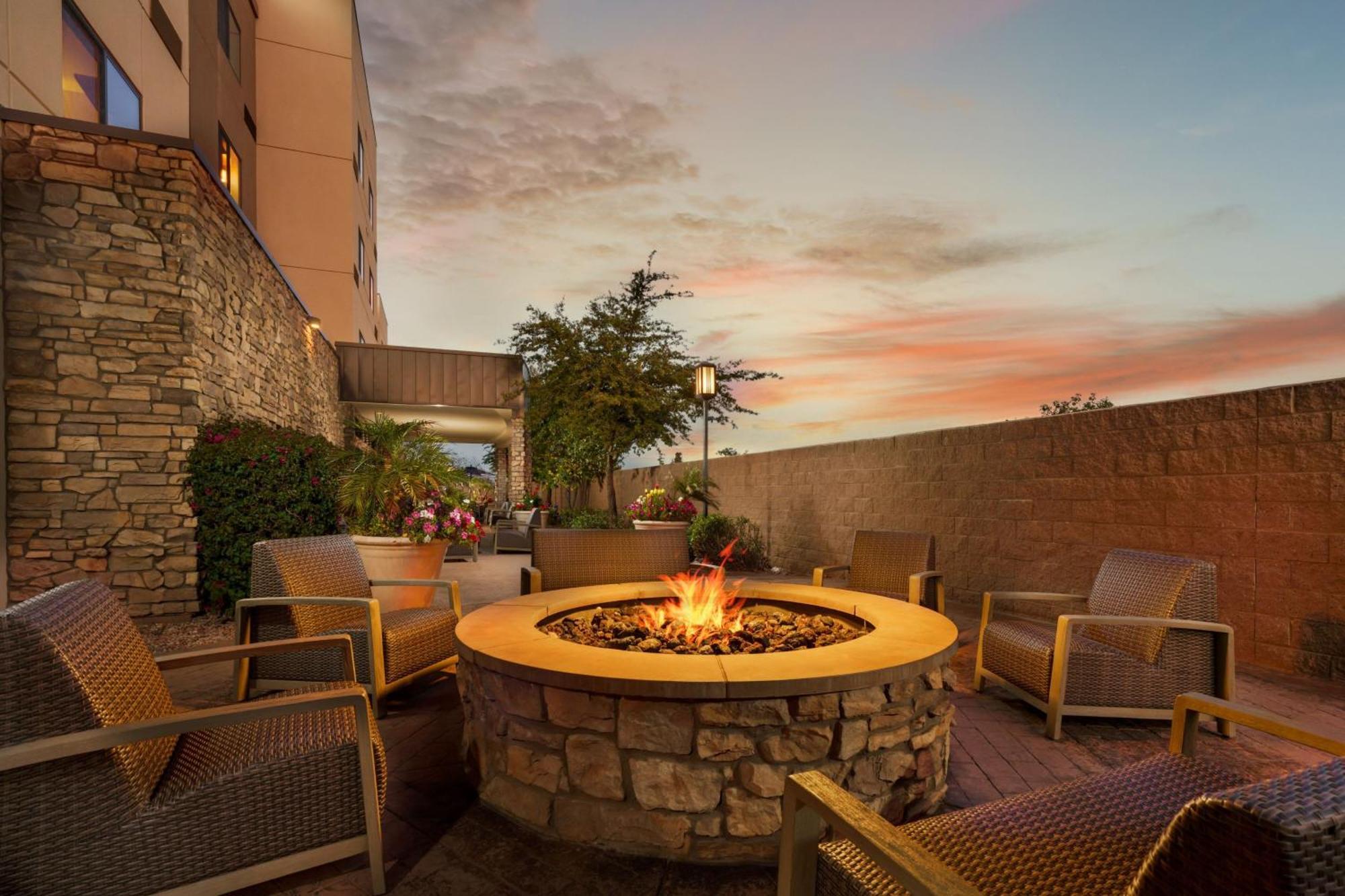 Courtyard By Marriott Phoenix Mesa Gateway Airport Εξωτερικό φωτογραφία
